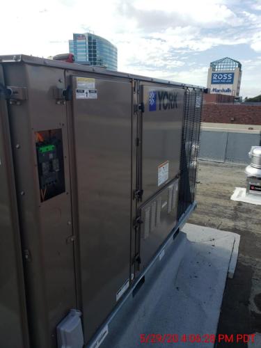 Banana Republic - Emeryville - 06